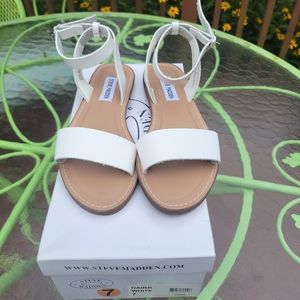 NIB Womens Steve Madden Dairr white sandals sz 7
